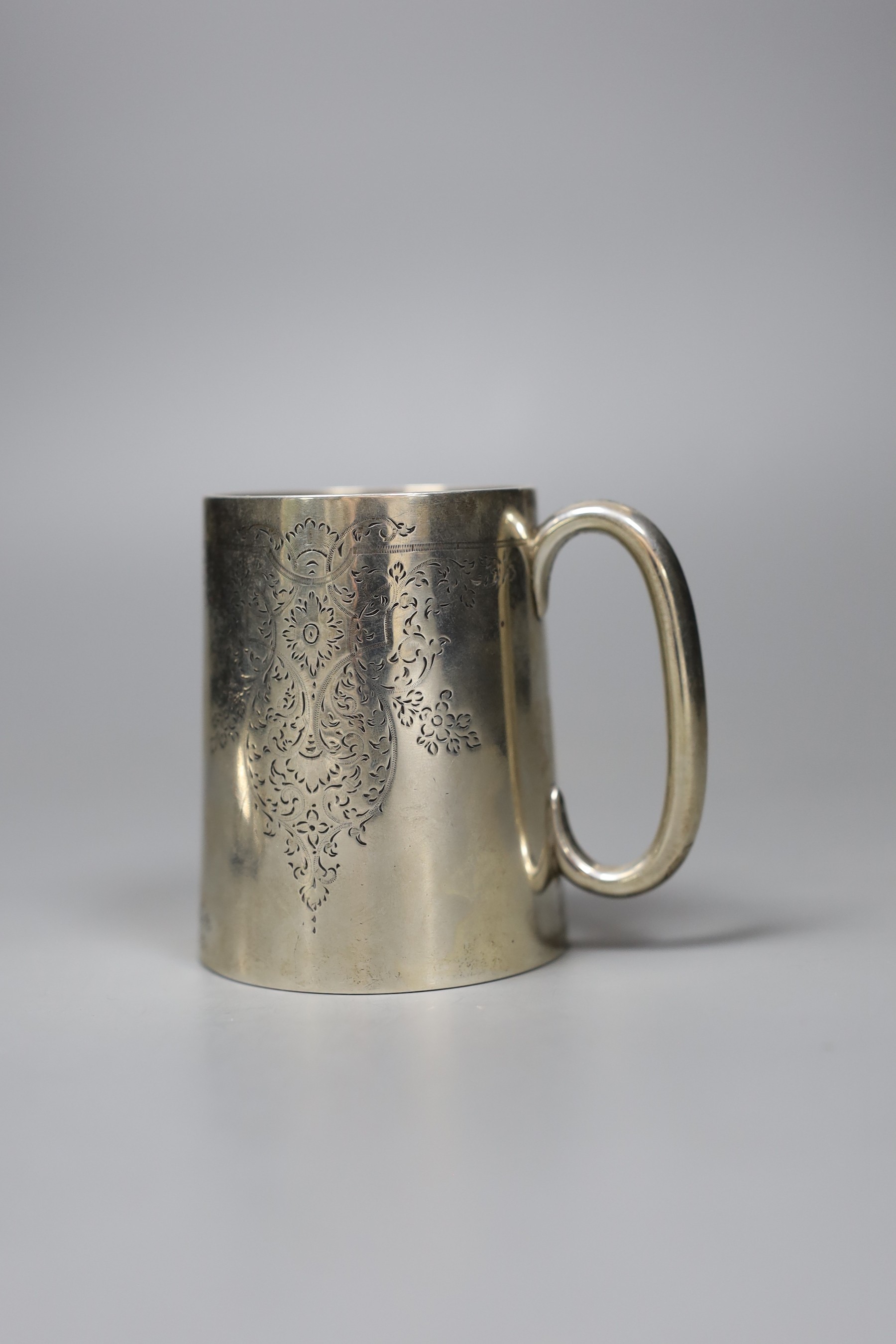 A Victorian engraved silver christening mug, London 1889, 72mm., and a plated evening purse